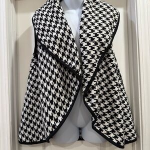 Mud Pie Black and White Houndstooth Knit Vest Cape One Size Fits Most